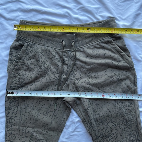 Lululemon Warm Down Jogger 7/8 Length Thread Dye Rover Black Colour Size 12 - Picture 8 of 15